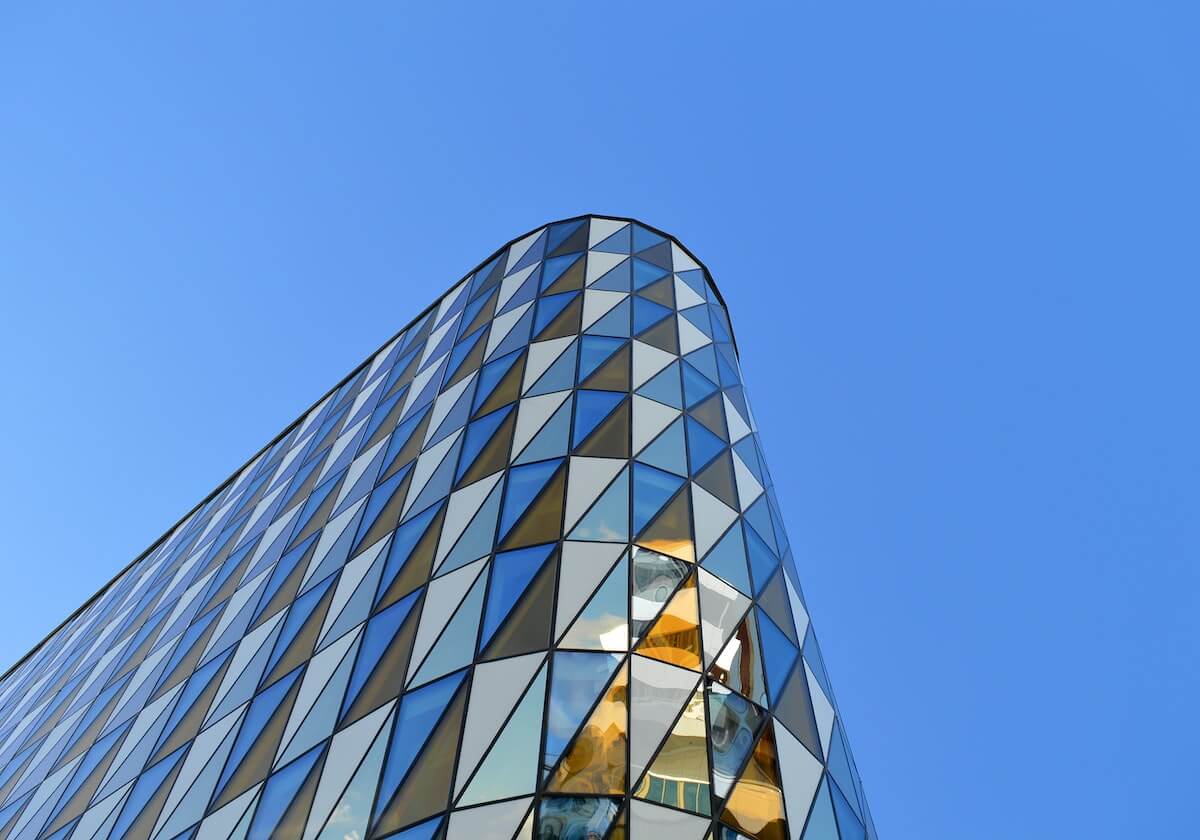 LPL赛事整活：当解说看领先一万六还是没推掉时...